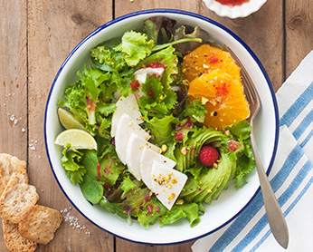 ENSALADA DE AGUACATE Y NARANJA CON QUESO FRESCO