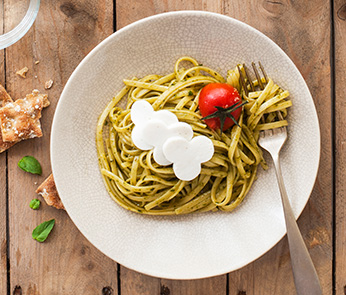 PASTA AL PESTO CON QUESO FRESCO